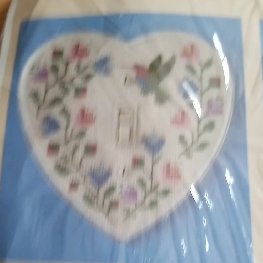 Hummingbird and Bear & Bunny Switch Plates Cross Stitch The Creative circle - Picture 5 of 7